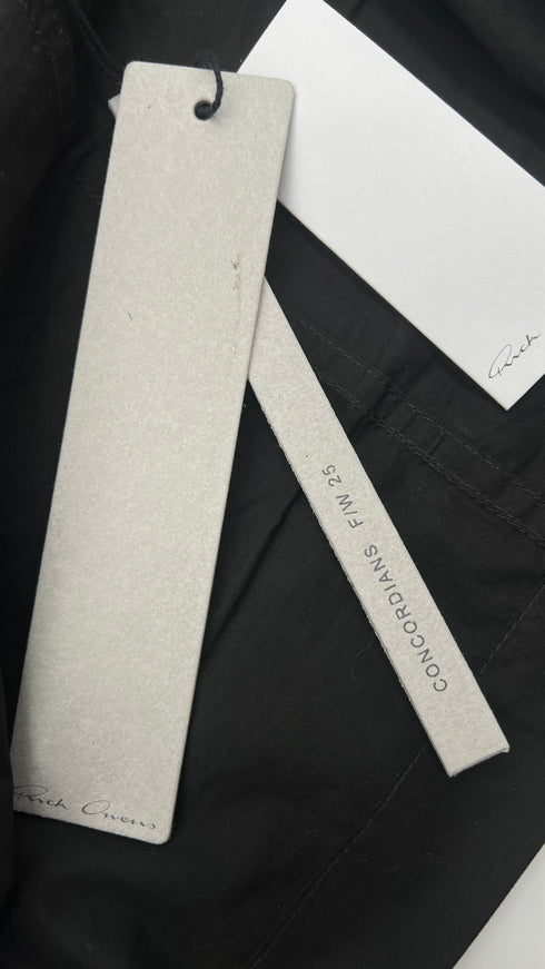 T-shirt over con cartellino