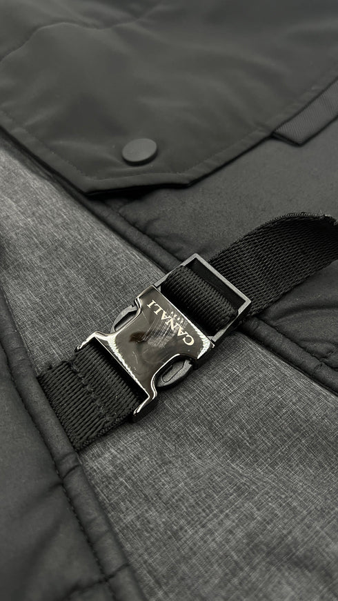 Gilet con fibbie