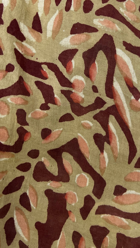 Blusa floreale astratta