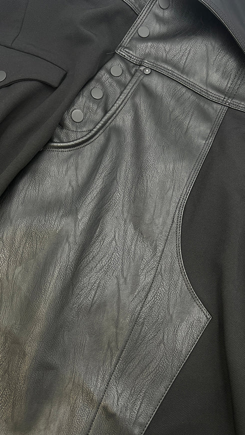 Abito/grembiule in pelle