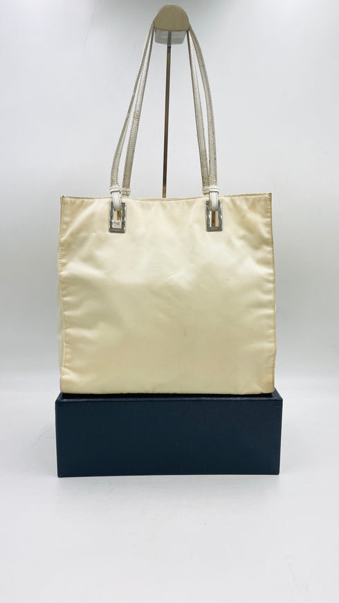 Tote in re-nylon