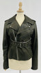 Biker in pelle verde