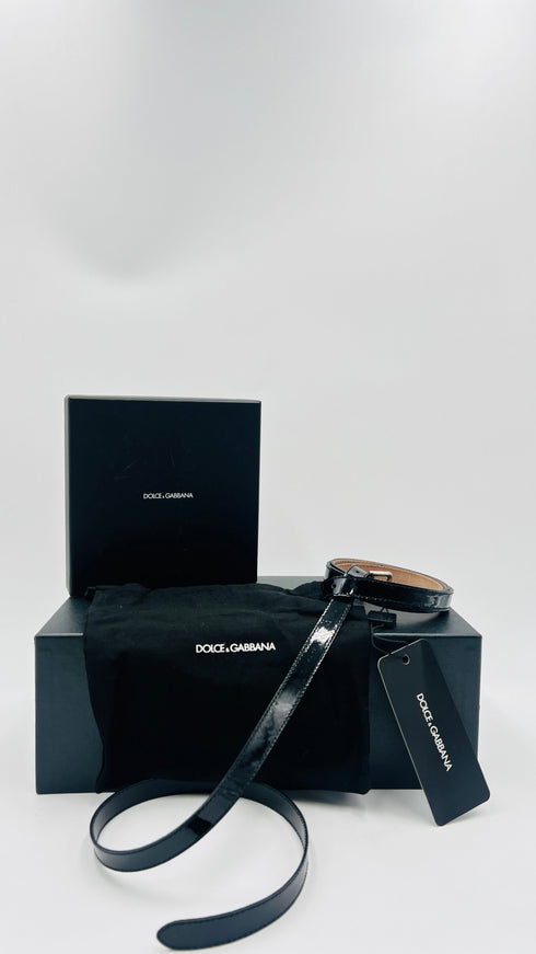 Cintura in vernice con cartellino