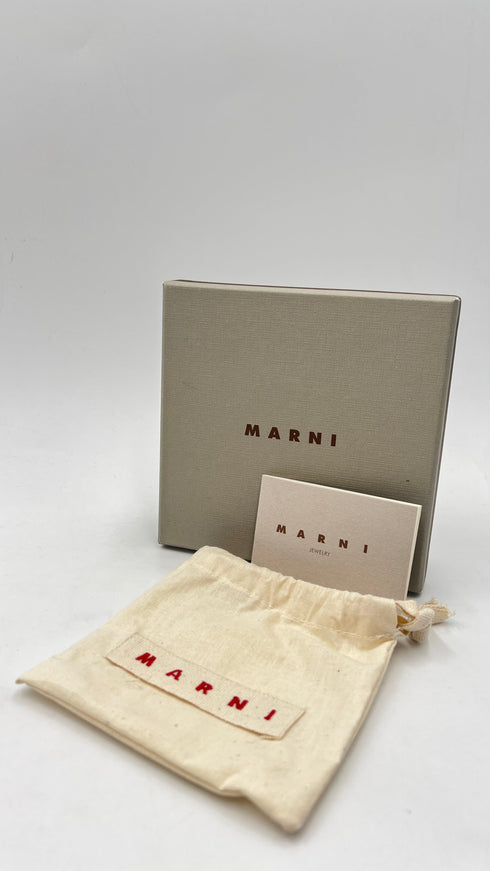 Charm in pelle con cartellino