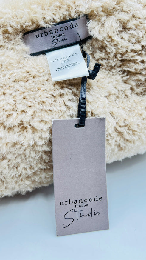 Maxi sciarpa a intreccio con cartellino