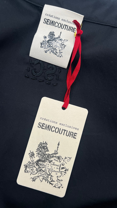 Camicia svasata con cartellino