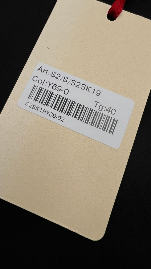 Camicia svasata con cartellino