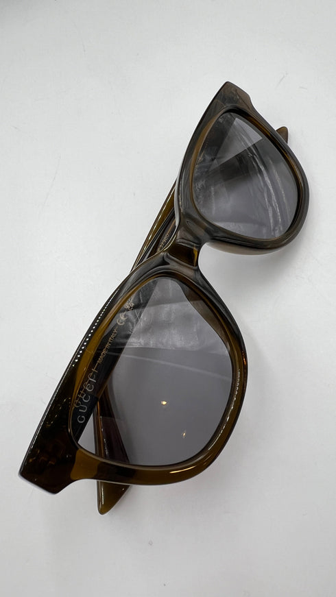 Occhiali da sole semitrasparenti