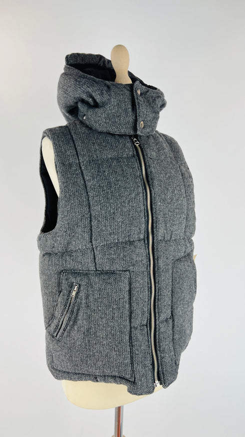 Gilet imbottito con cappuccio