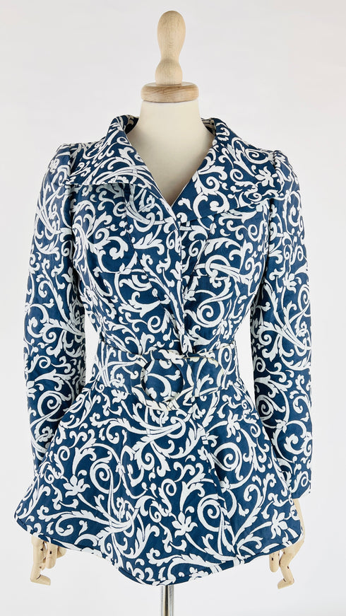 Completo jacquard blu con giacca a peplo