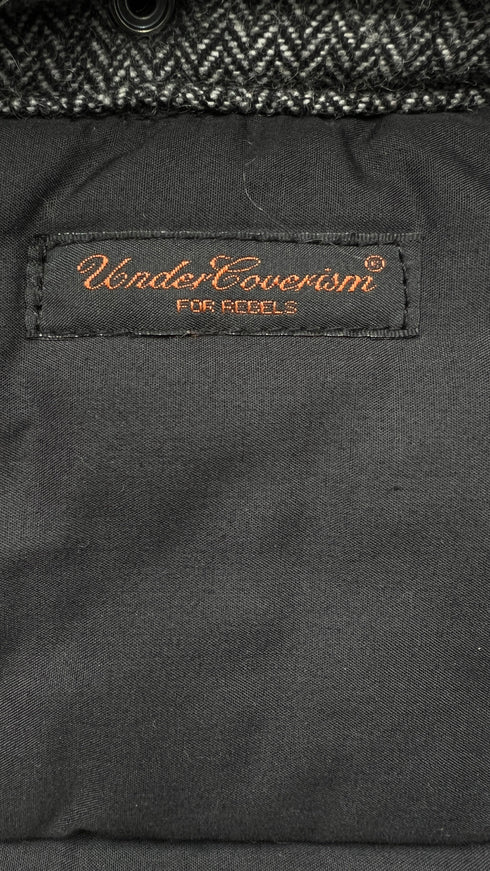 Gilet imbottito con cappuccio