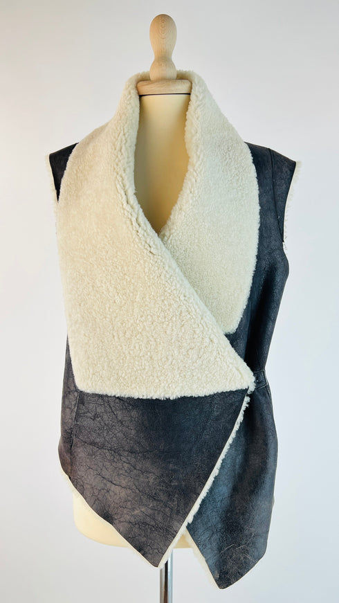 Gilet shearling asimmetrico