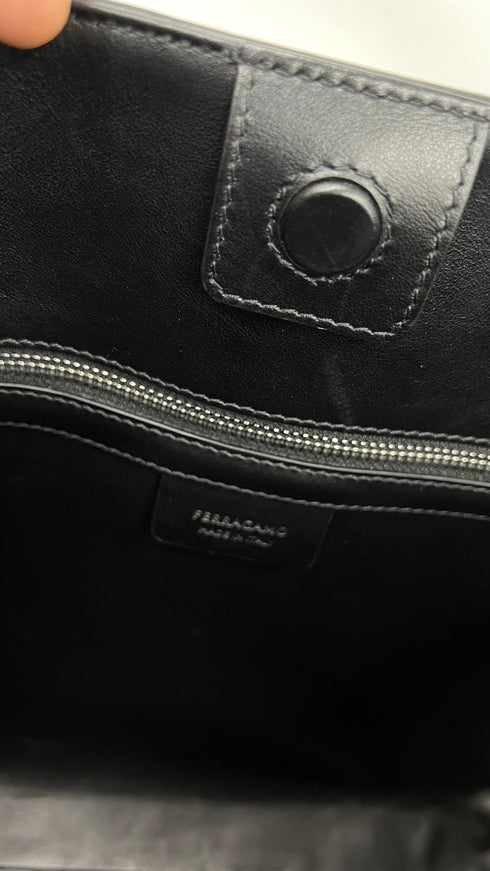 Borsa "arch" nero lucido