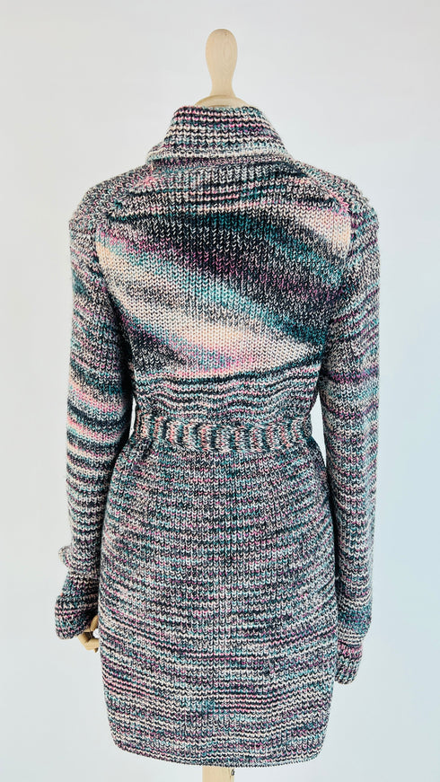 Soprabito in maglia con cartellino