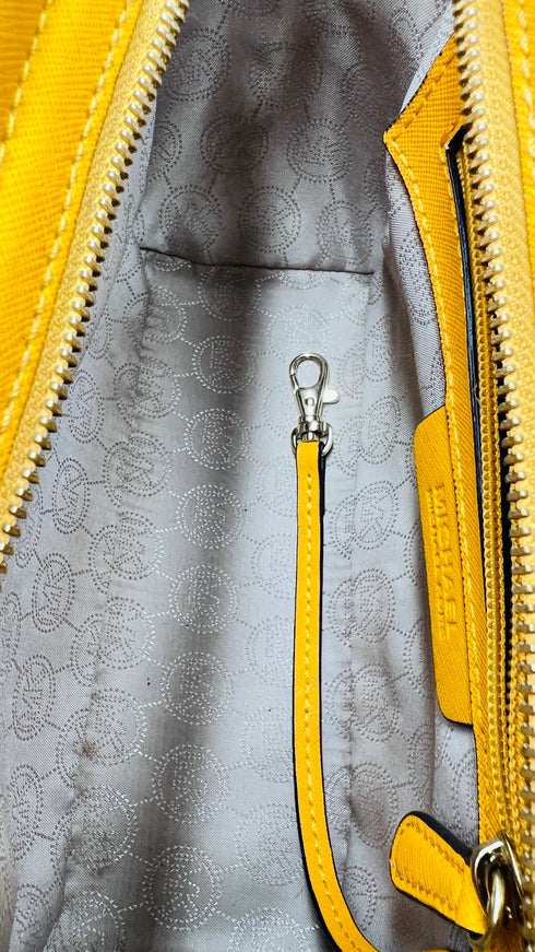 Borsa tracolla in saffiano