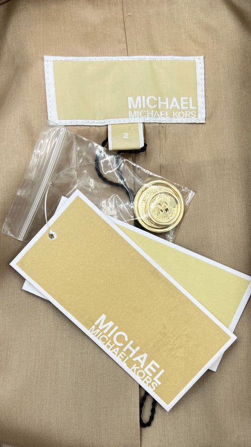 Blazer corto con cartellino