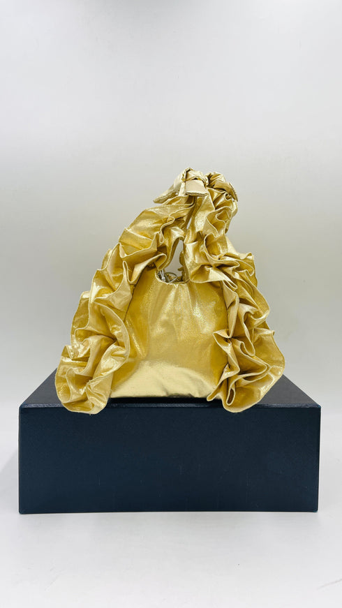 Borsa con rouches dorata