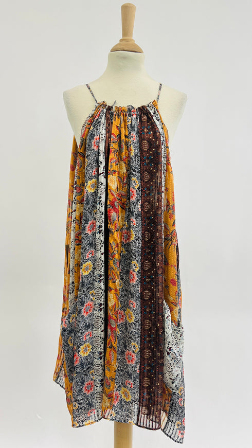 Abito corto con cartellino