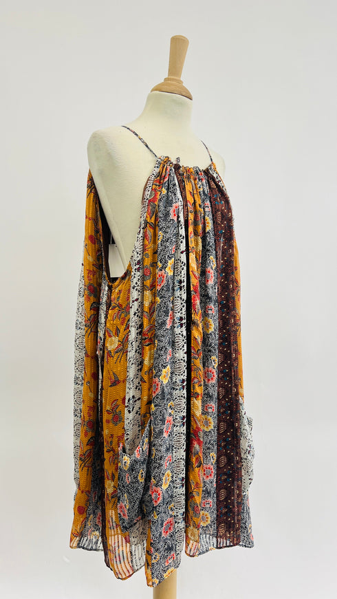 Abito corto con cartellino