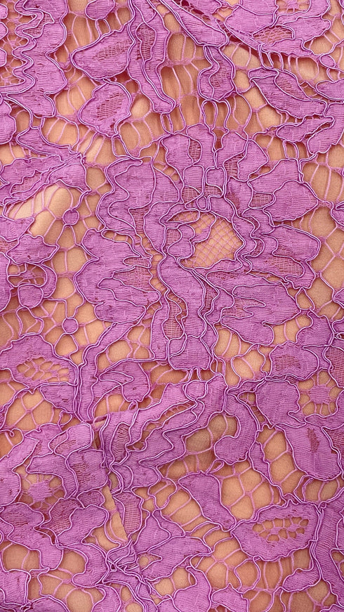 Top in pizzo SS22 con cartellino