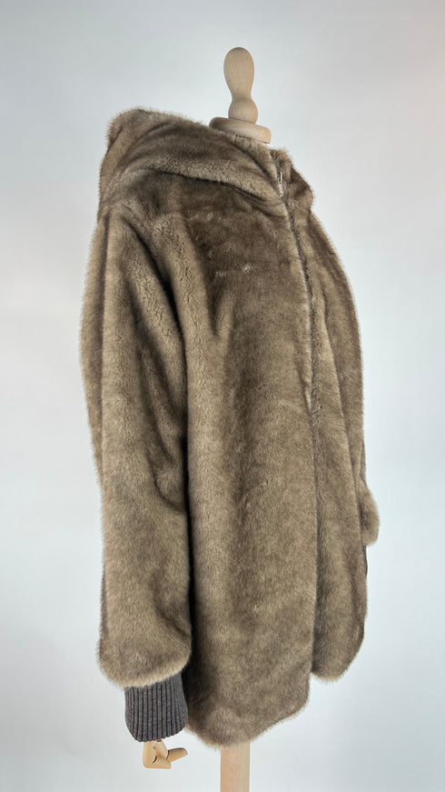 Giacca in eco-pellica con cartellino