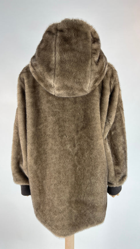 Giacca in eco-pellica con cartellino