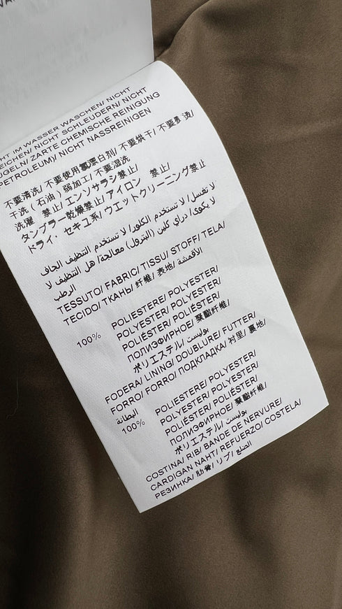 Giacca in eco-pellica con cartellino