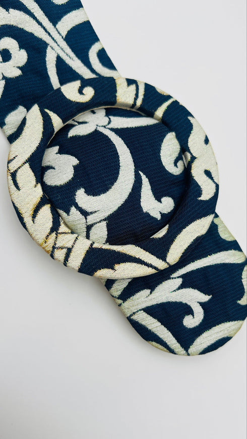 Completo jacquard blu con giacca a peplo