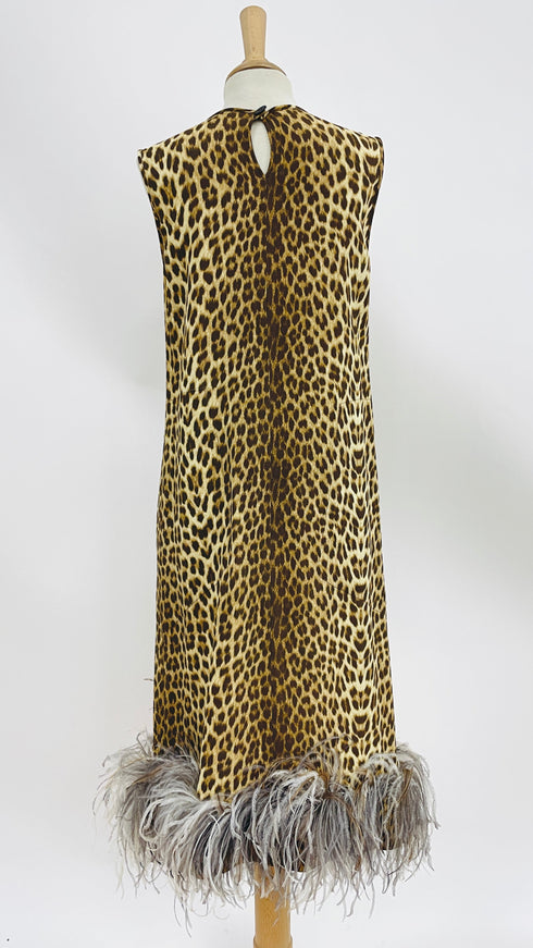 Abito midi animalier e piume