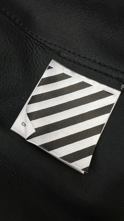 Camicia in pelle con cartellino