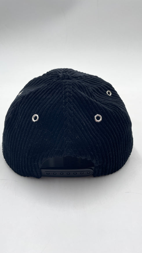 Berretto in velluto nero con logo