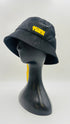 Bucket hat nero con cartellino