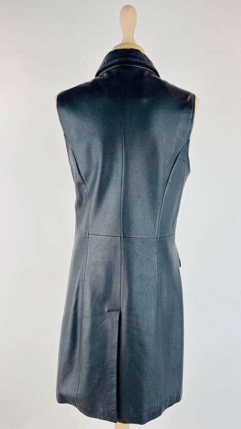 Abito smanicato in pelle