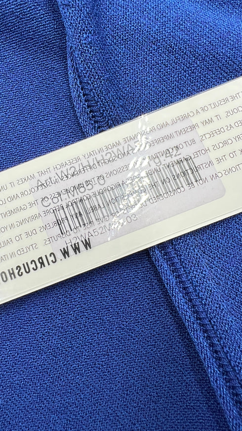 Maglia blu con cartellino