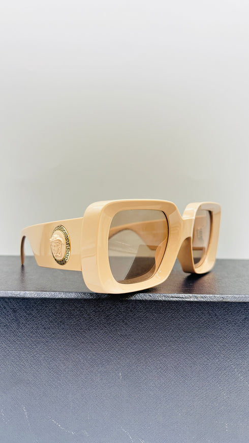 Occhiali da sole squadrati