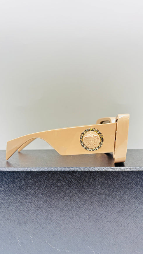 Occhiali da sole squadrati