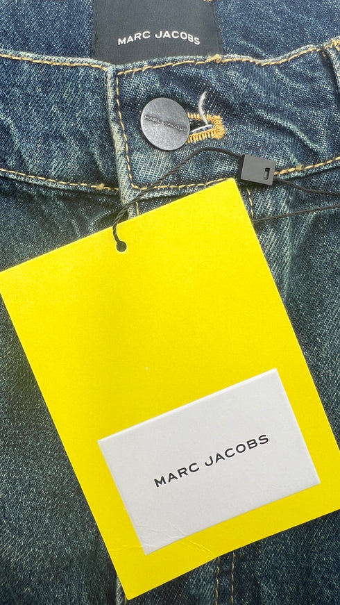 Jeans a gamba larga con cartellino