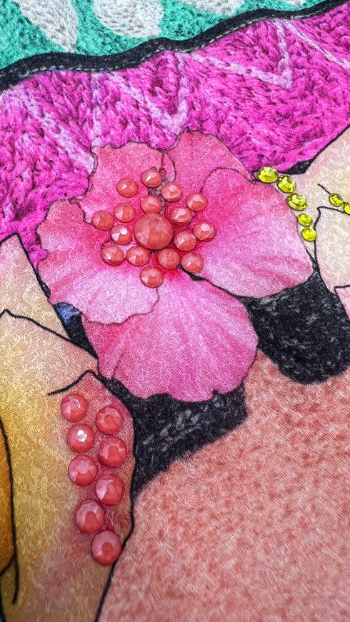 T-shirt over stampata con strass