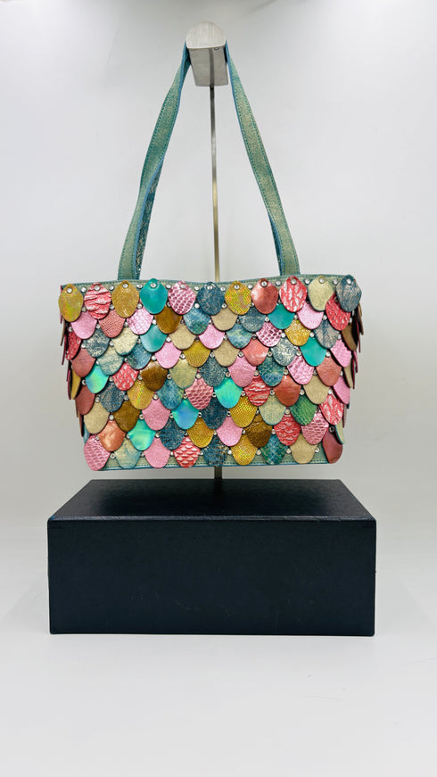 Borsa a spalla con applicazioni vintage