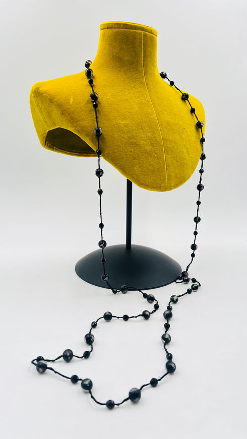 Collana vintage nera con perle dipinte