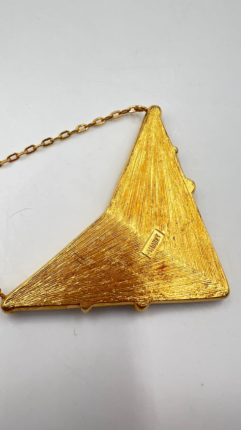 Collana corta con pendente geometrico