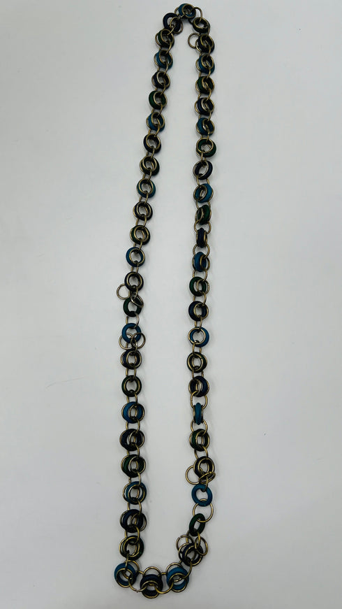 Collana statement con anelli in metallo e legno smaltato
