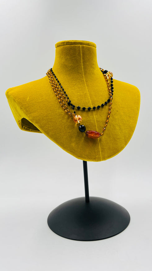 Collana lungai in resina nera e ambra