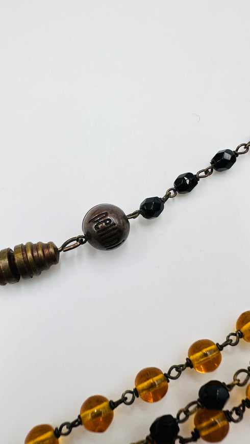 Collana lungai in resina nera e ambra