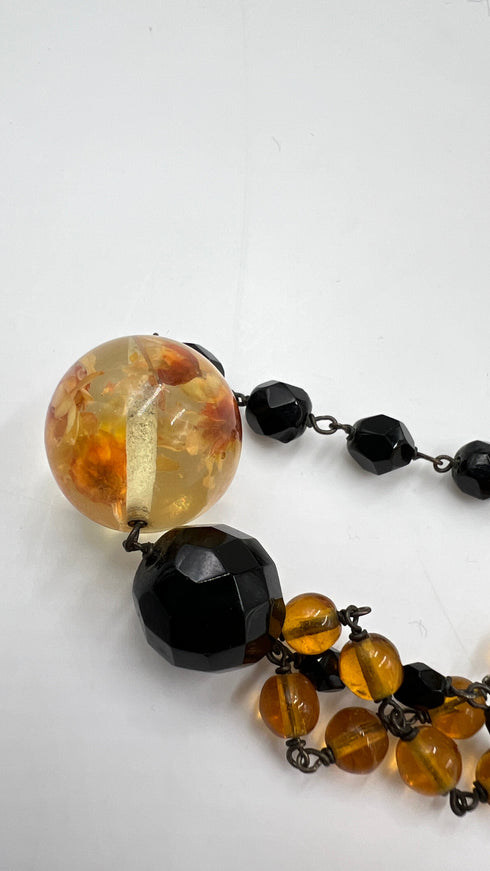 Collana lungai in resina nera e ambra