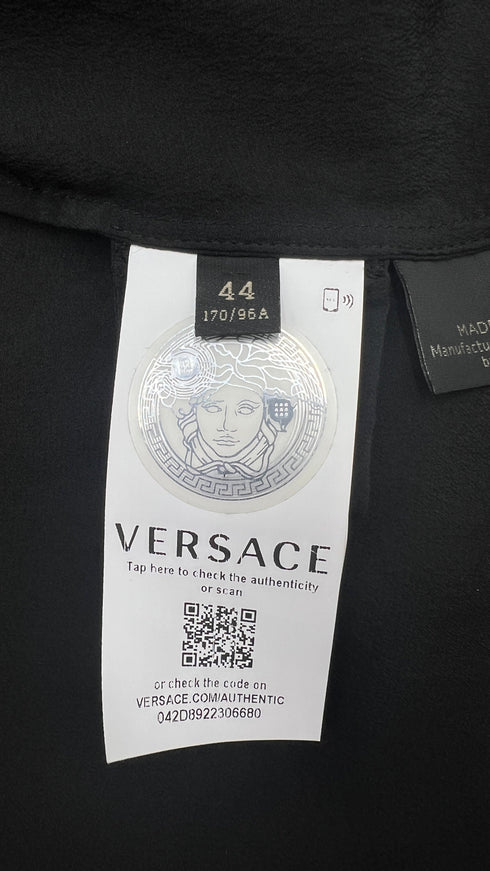 Camicia nera spalle imbottite