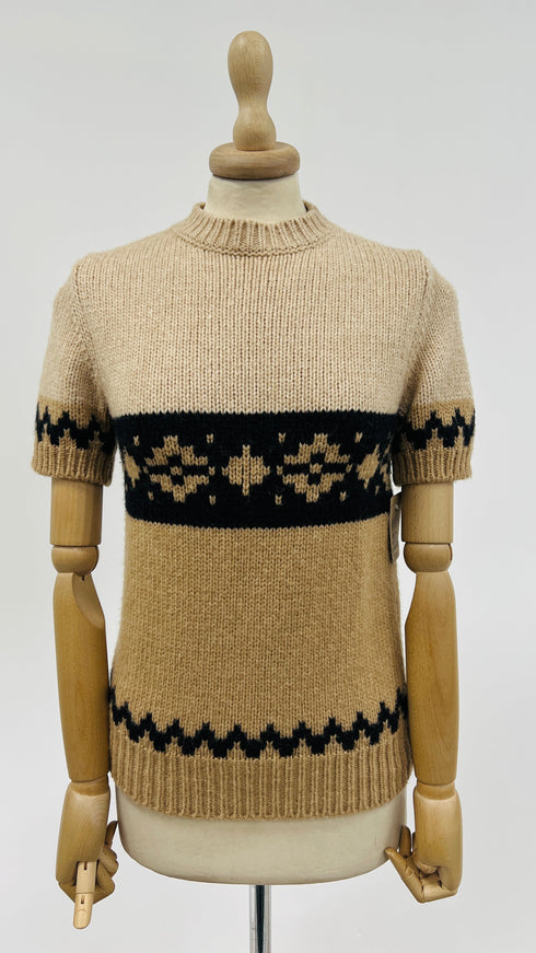 Maglia con motivi geometrici