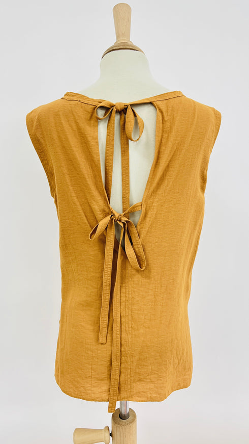 Top scollo con fiocchi