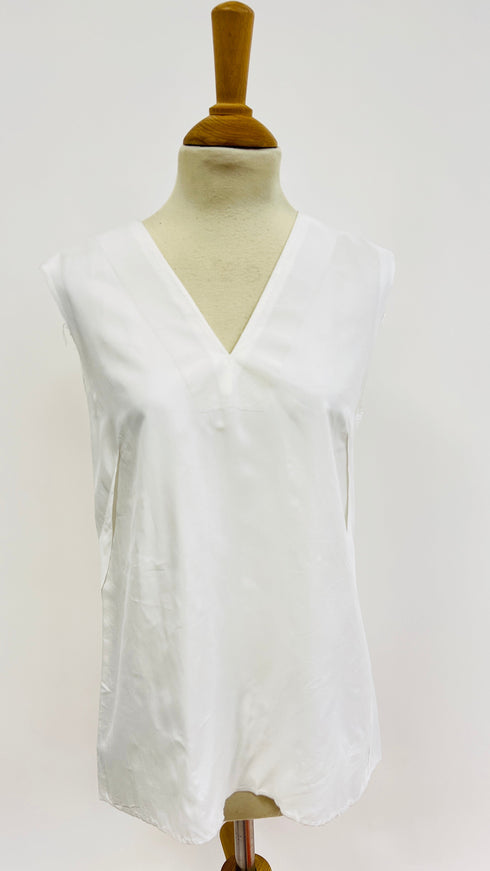 Top scollo V con cartellino