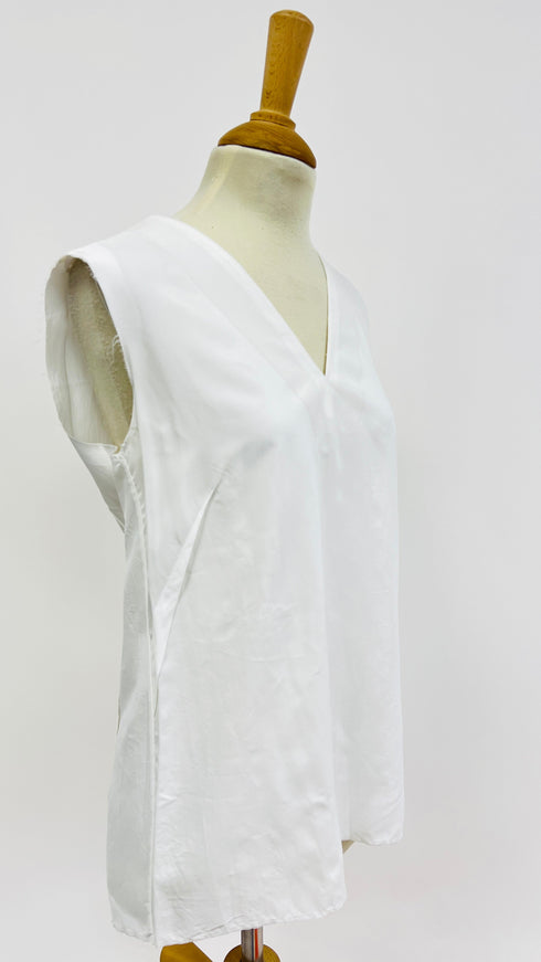 Top scollo V con cartellino